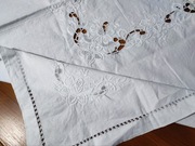 Ręcznie haftowana serweta 78x75