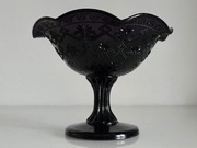 Pucharek z ametystowego szkła prasowanego, Czechy (Bohemia), ok. 1900 