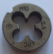Narzynka prawa M10x0,5 PC prawoskrętna Wyprzedaż