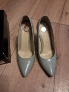 Czółenka szpilki skóra lakierowana 38 idealny stan 