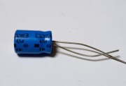 Kondensator elektrolityczny 4,7uF/63V
