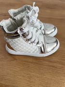 Buciki dla dziewczynki 26