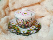 relaksacyjny zestaw cukiernica z talerzykiem łąka stokrotki 250 ml.