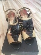 Sandały Ryłko r. 38 beżowe granat skóra