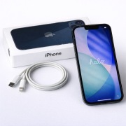 Apple iPhone 13 128GB Midnight czarny stan bardzo dobry komplet kabel etui