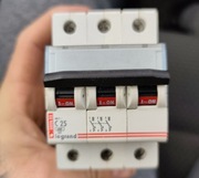LEGRAND WYŁĄCZNIK NADPRĄDOWY 3P C25A S303 605652