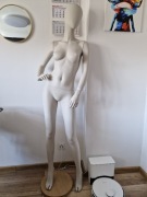 Manekin damski całopostaciowy S/M biały z podstawą