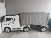 Ciężarówka z naczepą na akumulator 