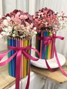 Flower box z kolorowych kredek