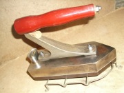 Stare żelazko GROSSAG typ 245 z podstawką.