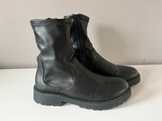 Czarne botki z szeroką podeszwą 