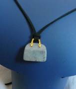 Labradoryt, kamień transformacji, oryginalny wisiorek-torebka