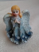 Figurka - modlący się aniołek - wysokość 10 cm