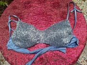 góra od kostiumu model Cannes Calzedonia niebieski Baby Blue cekiny XL