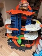 Hot wheels garage T- rex