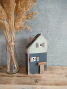 Drewniany domek oliwka/grafit dekoracja