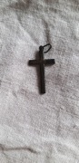 Krzyżyk metalowy wisiorek 2,5 cm.