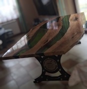 Stół akacjowy z żywicą 