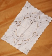 Serwetka Richelieu w kwiaty. Bawełna. 46/32cm -PRL