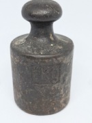 Vintage żeliwny odważnik do wagi 1 kg