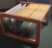 Stolik z podwójnym gazetnikiem Diana Safari IKEA