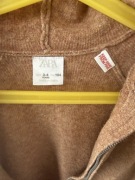 Sweterkowy kombinezon firmy zaraz