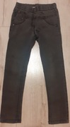 Jeansy NEXT 122 cm rurki, grafit bdb