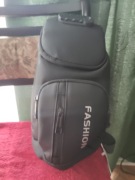 Czarna pojemna torba na ramie unisex