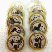 Kolekcjonerski zestaw monet?? z wizerunkami Pandy Wielkiej 10 szt