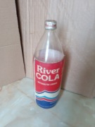 Stara butelka River COLA 