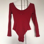 H&M czerwone body w czarne paski 38 M zapinane na napy