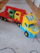 Duza ciężarówka Wader z naczepą 