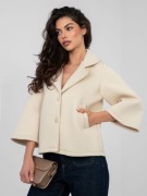 Jasnobeżowy jednorzędowy płaszcz z kołnierzem