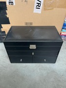 Czarna szkatułka na biżuterię / kuferek z szufladami organizer