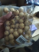 Drewniane twarze do nawlekania