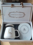 Zestaw prezentowy: kubek ceramiczny z łyżeczką i podstawką grzewczą USB.