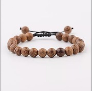 Bransoletka z koralików na sznureczku 