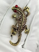 NOWA Broszka przypinka jaszczurka z cyrkoniami elegancka