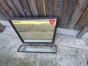 Lustro że szklaną półką metaloplastyka z PRL-U 