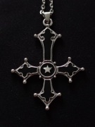 Krzyż gotycki odwrócony naszyjnik, wisiorek z  łańcuszkiem