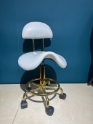 Siodło kosmetyczne, taboretkosmetyczny biały