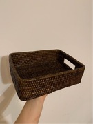 „Sprzedam koszyk na różne rzeczy, wiklinowy, w bardzo dobrym stanie.”