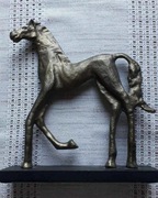 Figurka konia z aluminium antyczne złoto 29 cm