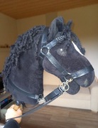 Hobby horse czarny kary A3 z ogłowiem kantarem derka