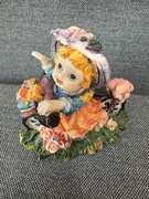 Figurka rzeźba ceramiczna dziewczynka