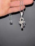 Srebrny naszyjnik męski pancerka 925 + krzyż Ankh z moissanitami.