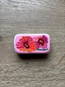 Kwiaty , magnes na lodówkę, malowany kamień