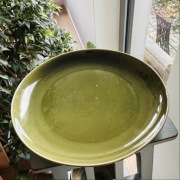 Talerz w kolorze zielonym porcelit Pruszków