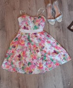 Sukienka biała kwiatowa