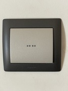 LEGRAND ramka pojedyńcza 771201 83x91 mm kolor czekoladowy nowa